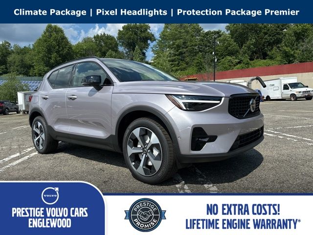 2026 Volvo XC40 B5 Plus Dark AWD's photo