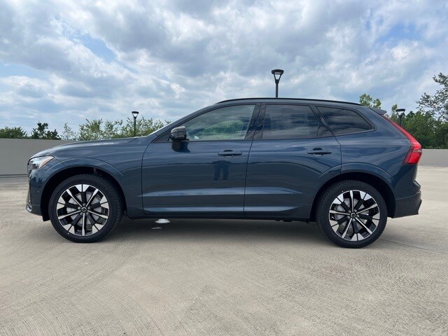 2026 Volvo XC60 B5 Plus photo 4