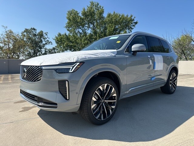 2026 Volvo XC90 Plus photo 3
