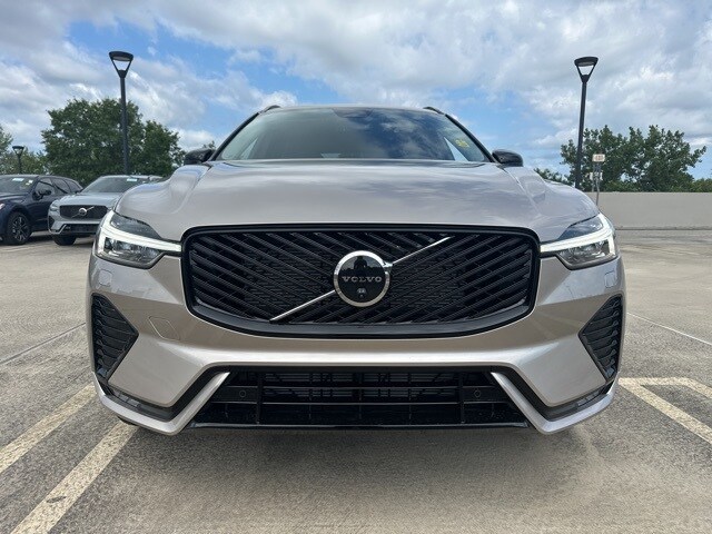 2026 Volvo XC60 B5 Plus photo 2