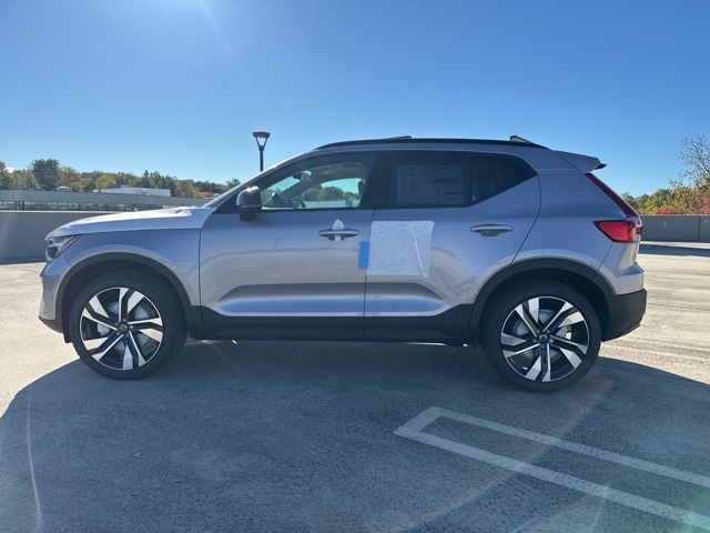2026 Volvo XC40 photo 3