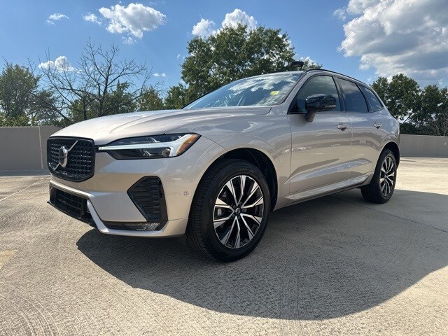 2025 Volvo XC60 B5 Plus photo 3