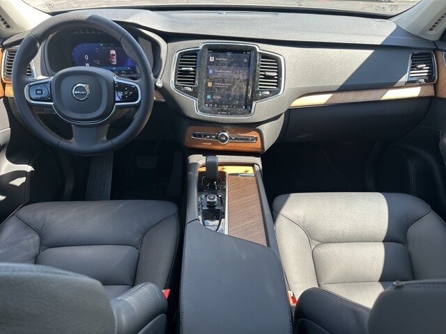 2025 Volvo XC90 B5 Plus photo 2