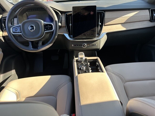 2025 Volvo XC90 Plus photo 3