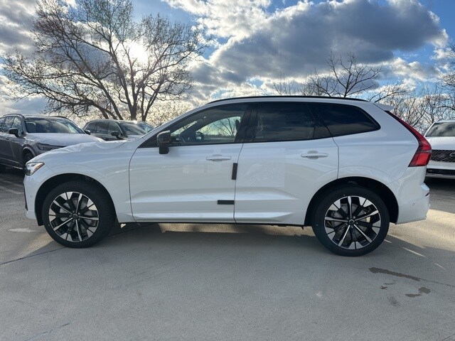 2026 Volvo XC60 B5 Plus photo 4