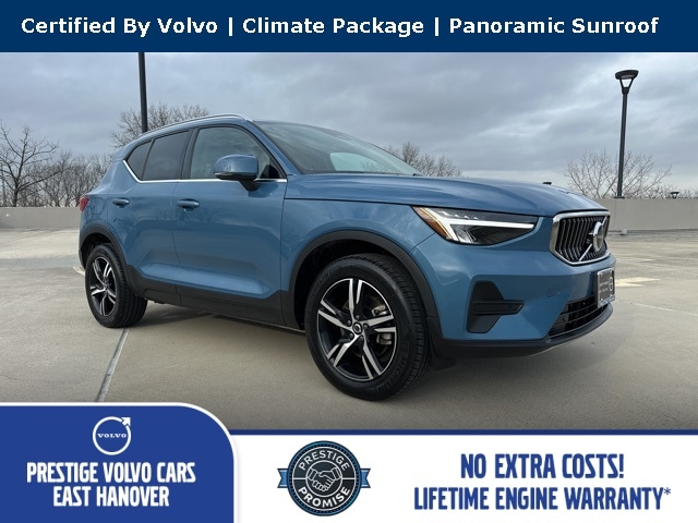 2025 Volvo XC40 Core's photo