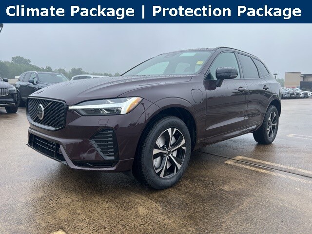 2026 Volvo XC60 Hybrid T8 Core photo 3