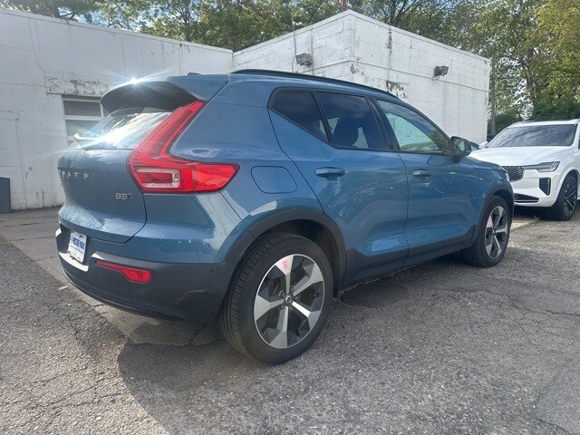 2023 Volvo XC40 AWD Plus photo 3