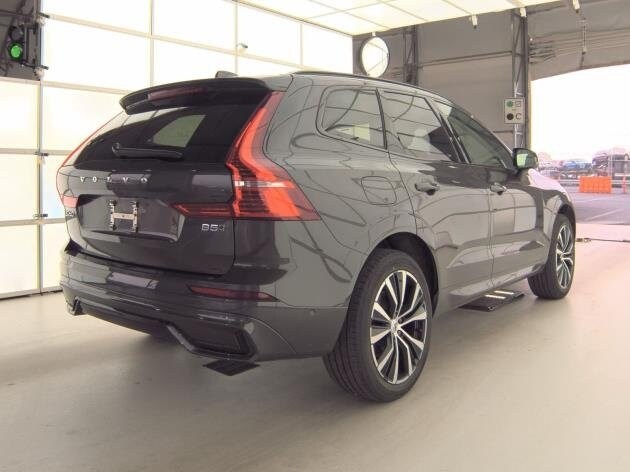 2025 Volvo XC60 B5 Plus photo 2