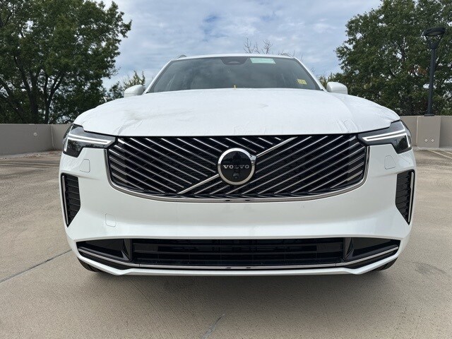 2026 Volvo XC90 Plus photo 2