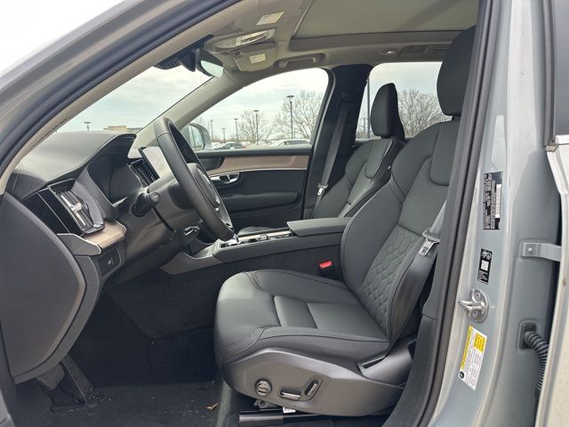2026 Volvo XC90 Plus - Photo 15