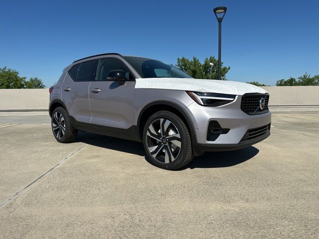 2026 Volvo XC40 B5 Ultra Dark AWD's photo