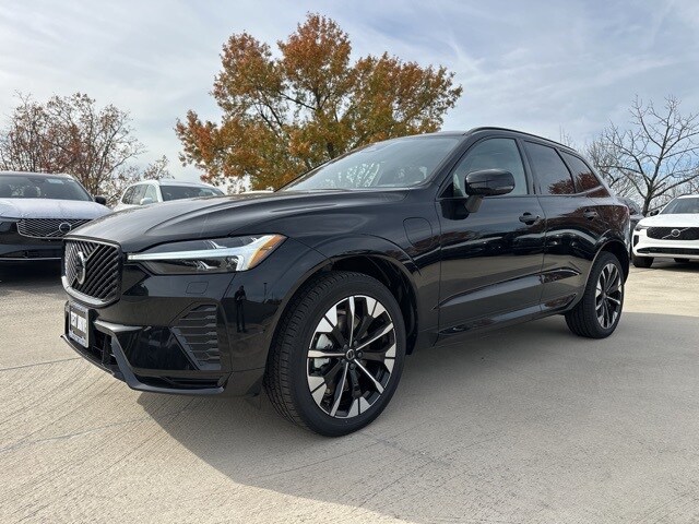 2026 Volvo XC60 Hybrid T8 Plus eAWD photo 2