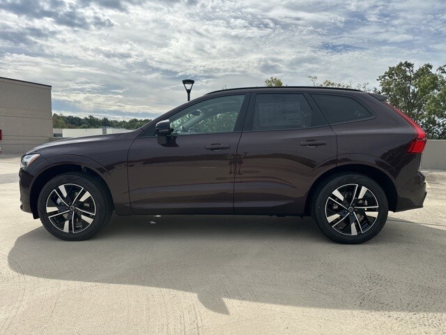 2026 Volvo XC60 B5 Plus photo 2