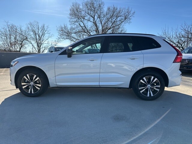 2025 Volvo XC60 B5 Core photo 4