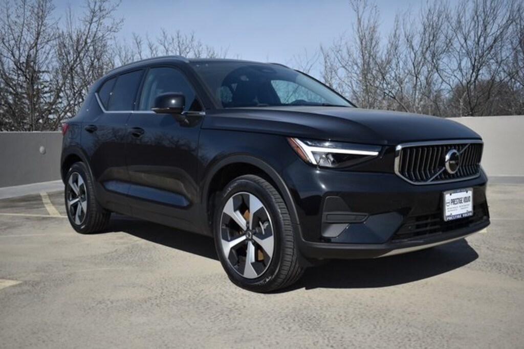 New 2025 Volvo XC40 B5 Core