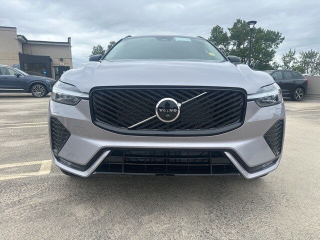 2026 Volvo XC60 B5 Plus photo 2