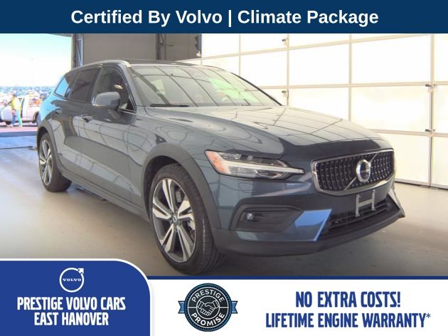 2025 Volvo V60 Cross Country B5 Plus AWD's photo