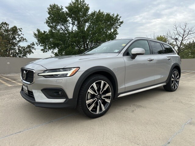 2024 Volvo V60 Cross Country B5 Ultimate photo 3