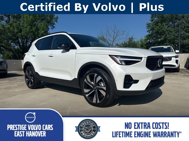 2025 Volvo XC40 B5 Plus Dark Theme