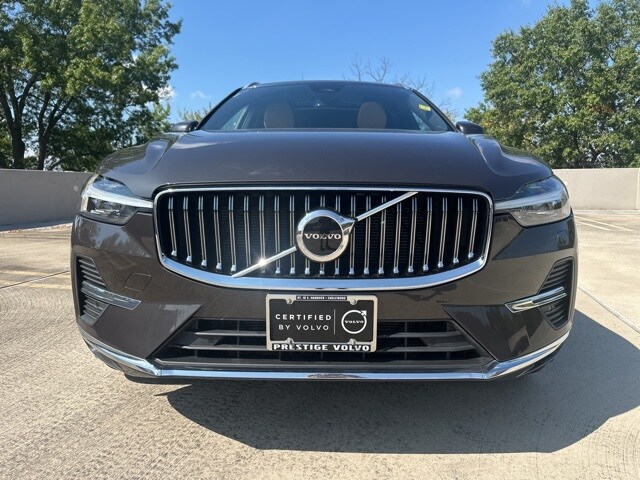 2022 Volvo XC60 B5 Inscription photo 2