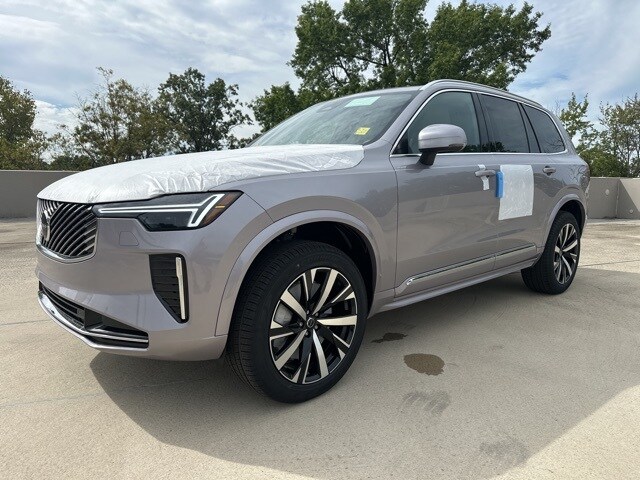 2026 Volvo XC90 B5 Core photo 3