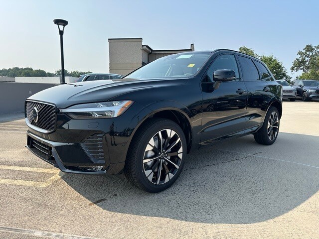 2026 Volvo XC60 B5 Plus photo 3