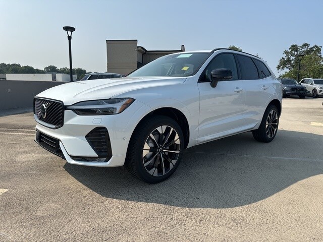 2026 Volvo XC60 B5 Plus photo 3