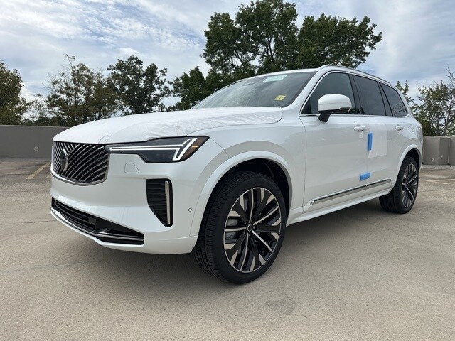 2026 Volvo XC90 Plus photo 3