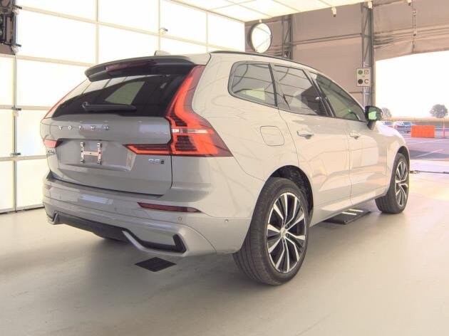 2025 Volvo XC60 Plus photo 3