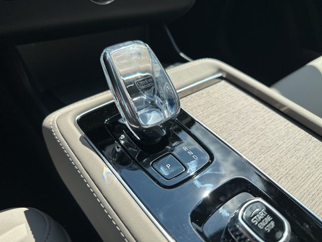 2026 Volvo XC90 Plus - Photo 15