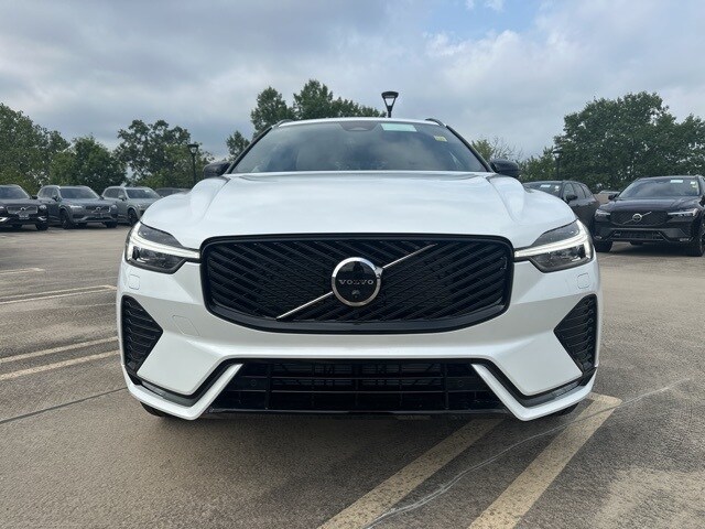 2026 Volvo XC60 B5 Plus photo 2