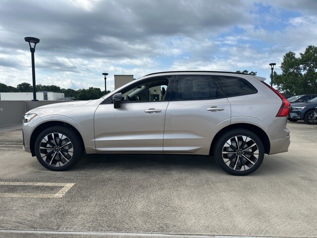 2026 Volvo XC60 B5 Plus photo 4