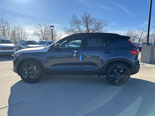 2026 Volvo XC40 photo 2