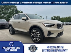 2025 Volvo XC40 B5 Ultra Bright Theme SUV