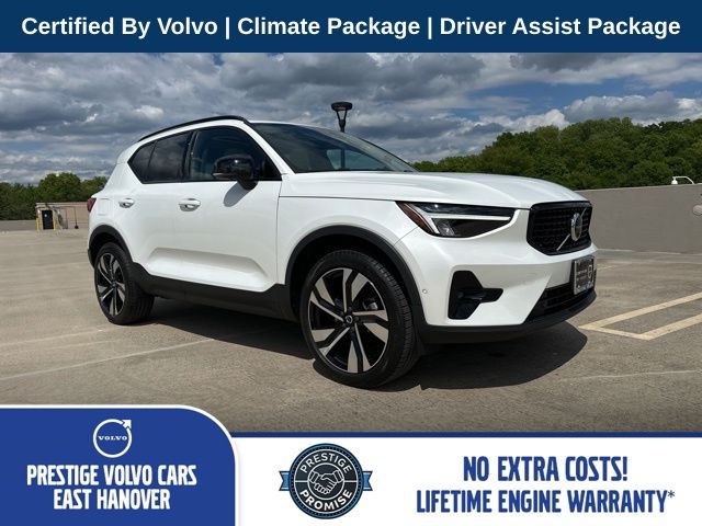 2023 Volvo XC40 B5 Plus Dark AWD's photo