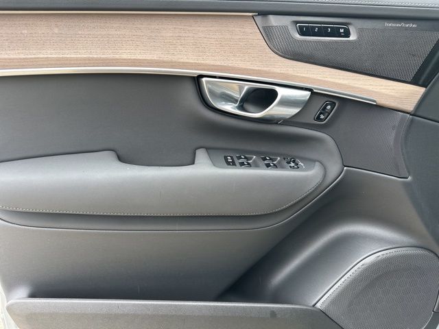 2026 Volvo XC90 Plus - Photo 14