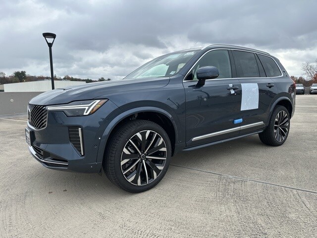 2026 Volvo XC90 B5 Plus photo 2