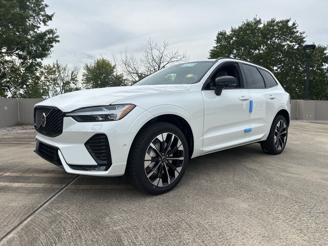 2026 Volvo XC60 B5 Plus photo 2