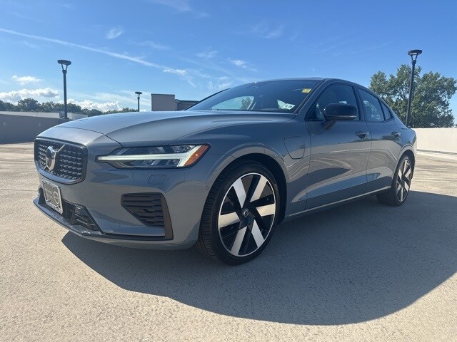 2024 Volvo S60 T8 Ultimate photo 3