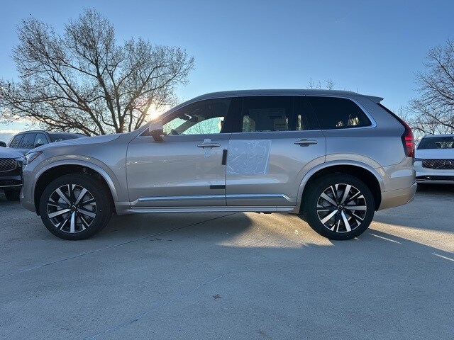 2026 Volvo XC90 B5 Core photo 4