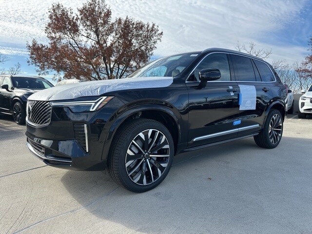 2026 Volvo XC90 B5 Plus photo 2