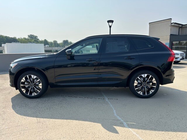 2026 Volvo XC60 B5 Plus photo 4