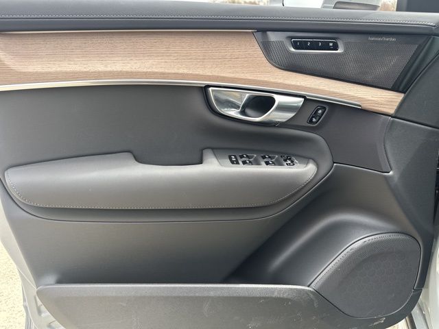 2026 Volvo XC90 Plus - Photo 14