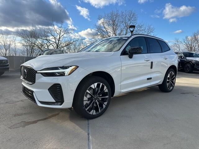 2026 Volvo XC60 B5 Plus photo 3