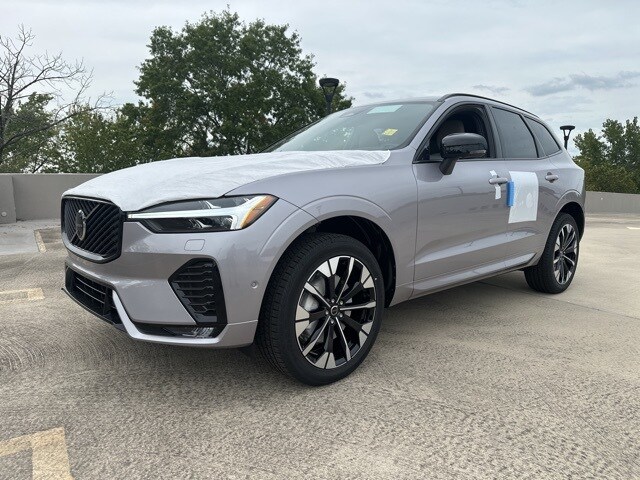 2026 Volvo XC60 B5 Plus photo 3