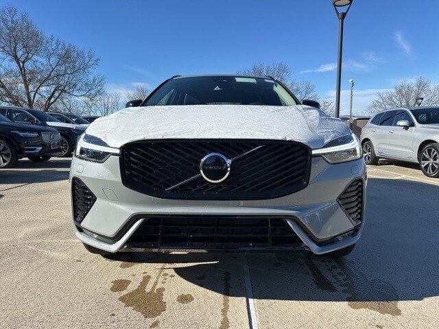 2026 Volvo XC60 B5 Core photo 2