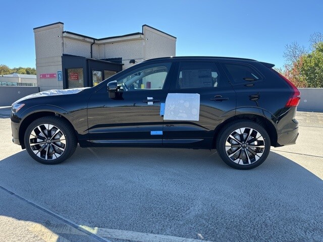 2026 Volvo XC60 B5 Plus photo 4