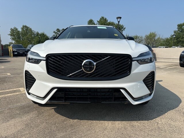2026 Volvo XC60 B5 Plus photo 2