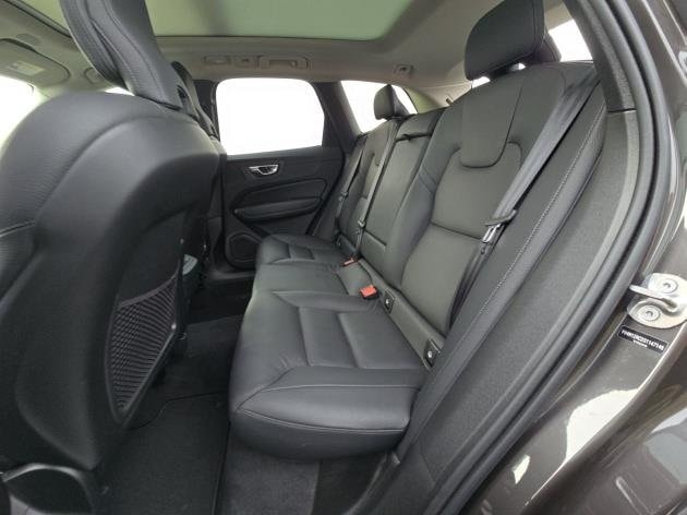 2025 Volvo XC60 B5 Plus photo 4